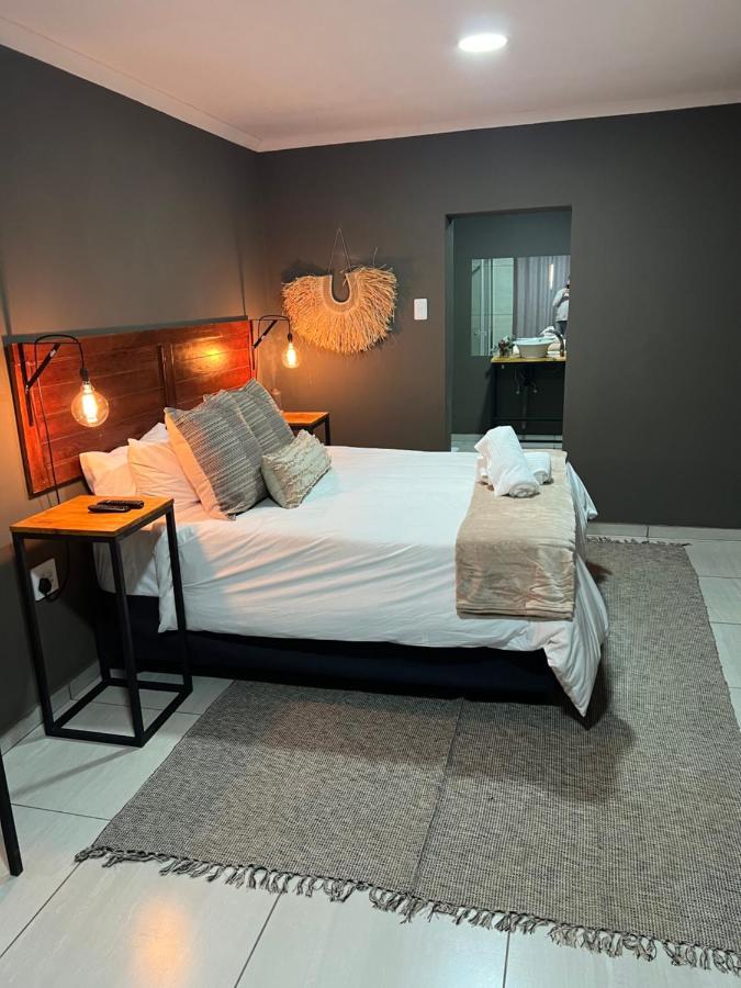 Royal Tree Guest House พ็อตเชฟสตรูม ภายนอก รูปภาพ