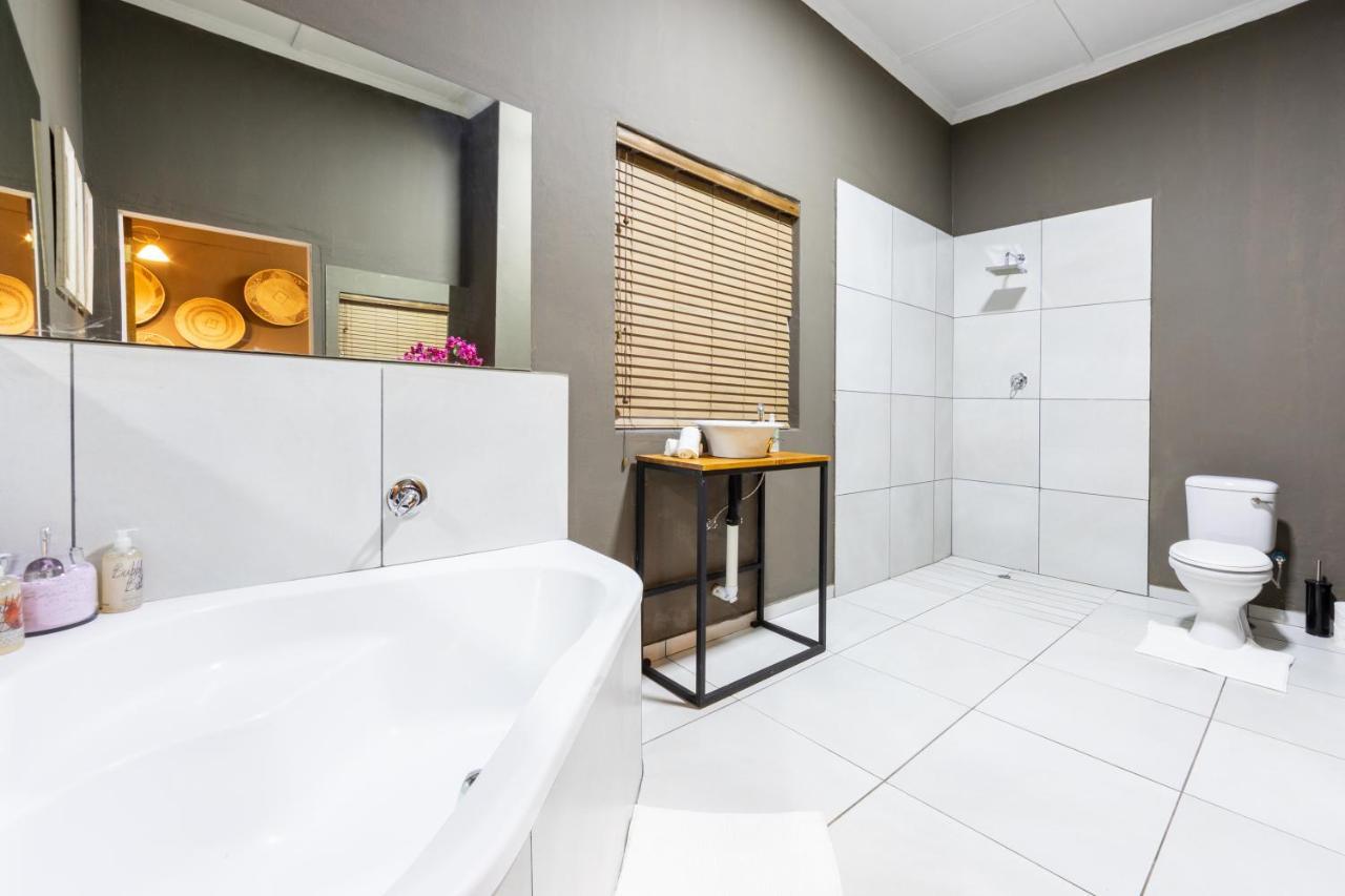 Royal Tree Guest House พ็อตเชฟสตรูม ภายนอก รูปภาพ